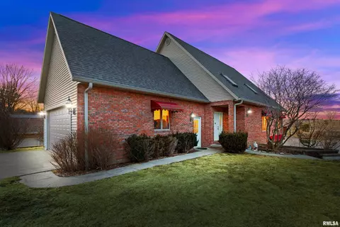 15529 W Willow Creek Rd, Elmwood, IL 61529