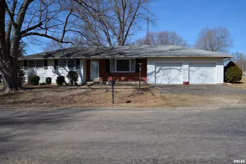 104 Seckman Dr, Colchester, IL 62326