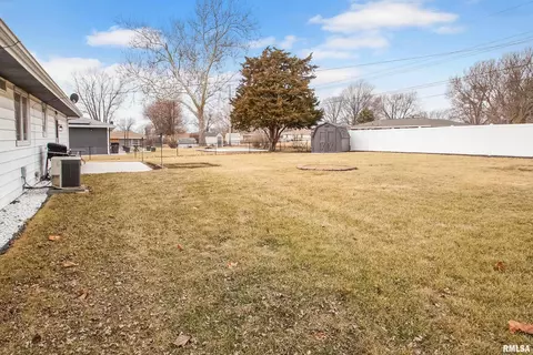 2455 Centennial Dr, Washington, IL 61571 photo 3