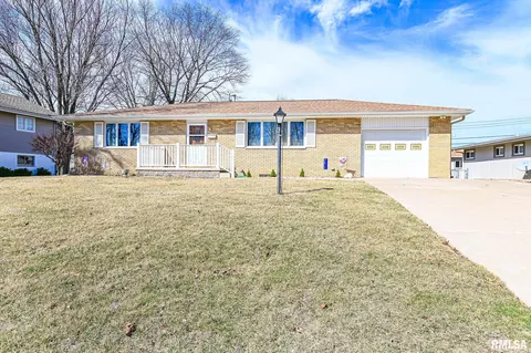 2617 W Greenbrier Ln, Peoria, IL 61614