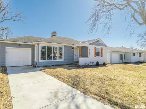 4010 N Devon Ln, Peoria, IL 61614
