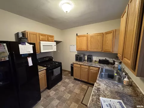 329 W Walnut St, Canton, IL 61520 photo 11