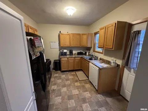 329 W Walnut St, Canton, IL 61520 photo 10