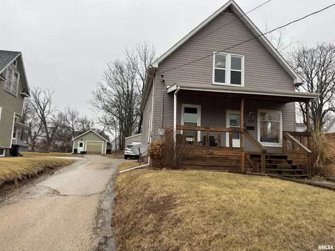 329 W Walnut St, Canton, IL 61520 photo 2