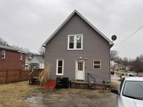 329 W Walnut St, Canton, IL 61520 photo 3