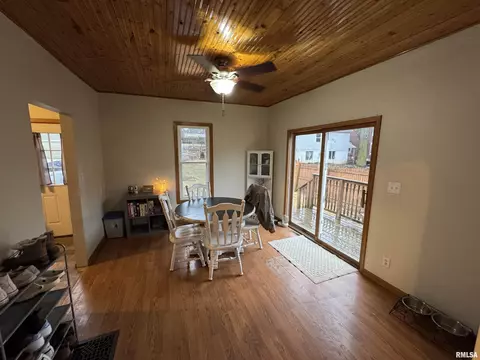 329 W Walnut St, Canton, IL 61520 photo 6