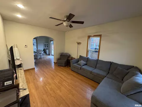 329 W Walnut St, Canton, IL 61520 photo 5