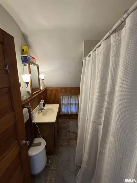 329 W Walnut St, Canton, IL 61520 photo 16