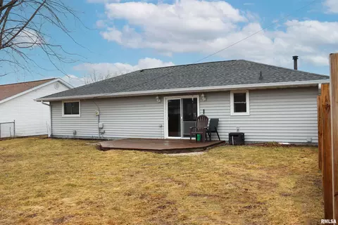 Exterior - 1237 S Apache Ln, Peoria, IL 61607 photo 3 of 4