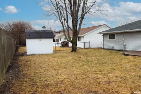 Exterior - 1237 S Apache Ln, Peoria, IL 61607 photo 2 of 4