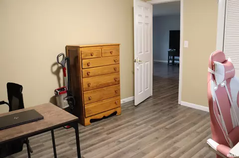 Bedroom - 1237 S Apache Ln, Peoria, IL 61607 photo 4 of 4