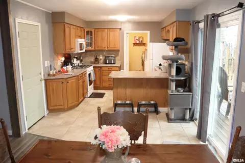 Kitchen - 1237 S Apache Ln, Peoria, IL 61607 photo 1 of 5