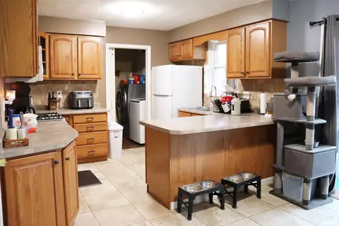 Kitchen - 1237 S Apache Ln, Peoria, IL 61607 photo 3 of 5
