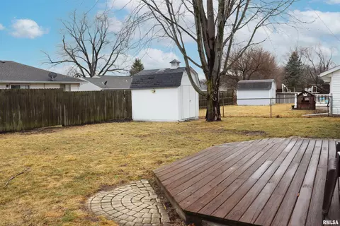 Exterior - 1237 S Apache Ln, Peoria, IL 61607 photo 4 of 4