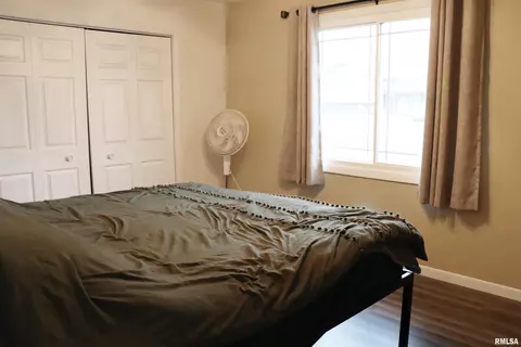 Bedroom - 1237 S Apache Ln, Peoria, IL 61607 photo 3 of 4