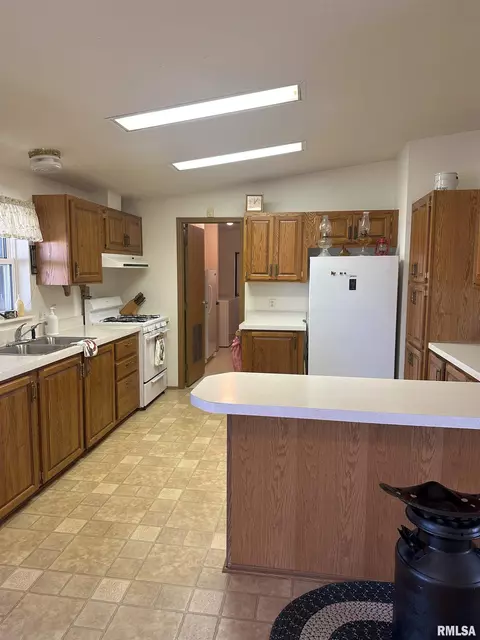 206 Clayton, Benson, IL 61516 photo 7