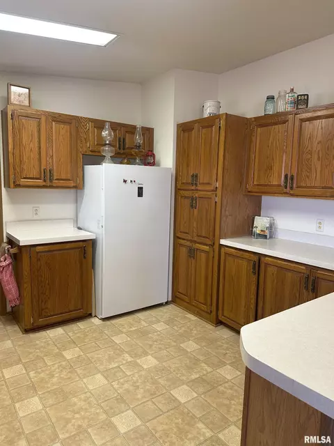 206 Clayton, Benson, IL 61516 photo 8