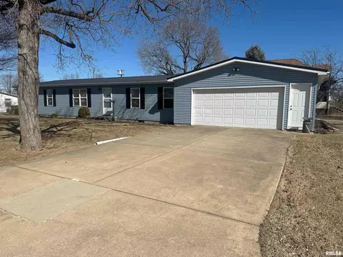 206 Clayton, Benson, IL 61516 photo 2
