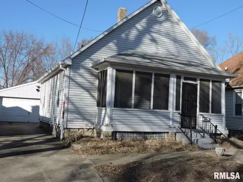 1007 Ann Eliza St, Pekin, IL 61554