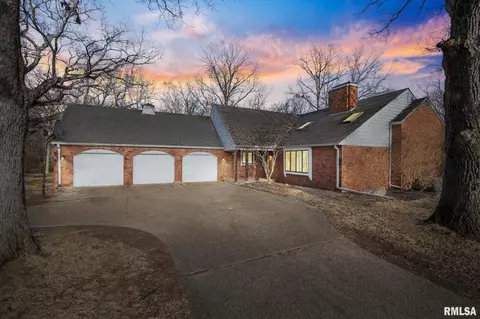 3516 N Marbleway Dr, Peoria, IL 61604