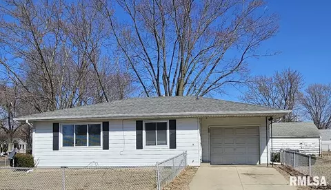 1428 S 6th St, Pekin, IL 61554