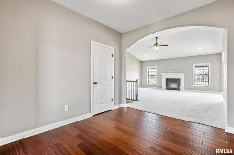 213 Shadow Crk, Washington, IL 61571 photo 4