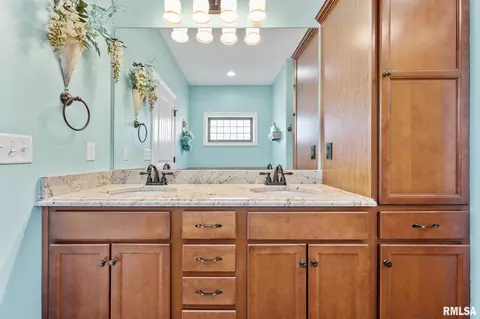 213 Shadow Crk, Washington, IL 61571 photo 16