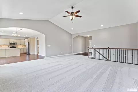213 Shadow Crk, Washington, IL 61571 photo 7