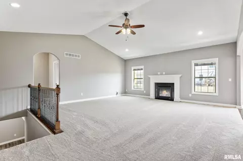 213 Shadow Crk, Washington, IL 61571 photo 5