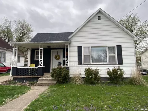458 N 8th Ave, Canton, IL 61520