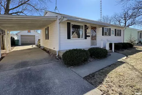 909 S Madison St, Macomb, IL 61455