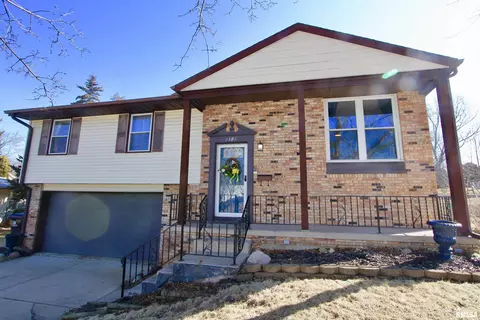 6108 N Hamilton Rd, Peoria, IL 61614