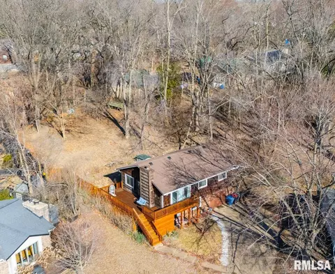 6 Crimson Ct, Pekin, IL 61554