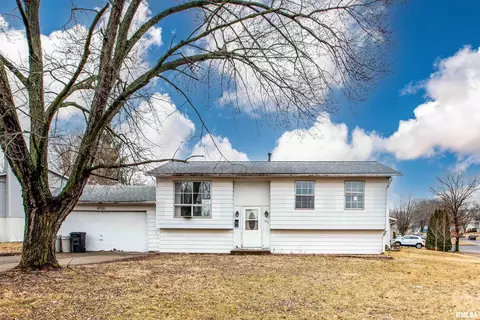 123 Douglas Rd, Marquette Heights, IL 61554