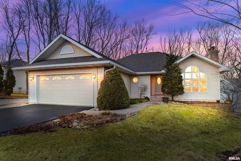 20806 N Sequoia Curv, Chillicothe, IL 61523