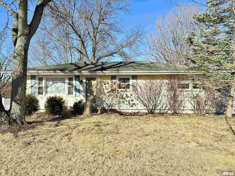 1010 S Timber Ln, Eureka, IL 61530