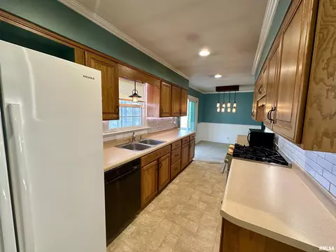 1010 S Timber Ln, Eureka, IL 61530 photo 4