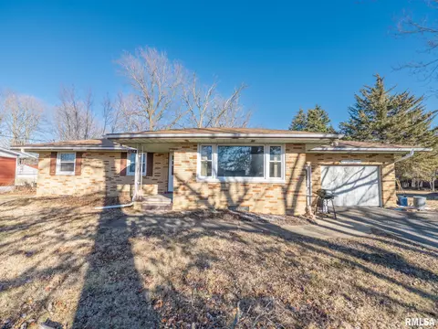 214 S Stewart St, Creve Coeur, IL 61610
