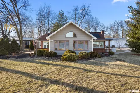 13705 N River Beach Dr, Chillicothe, IL 61523