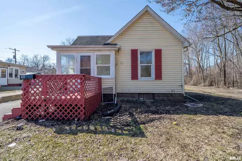 122 State St, Pekin, IL 61554