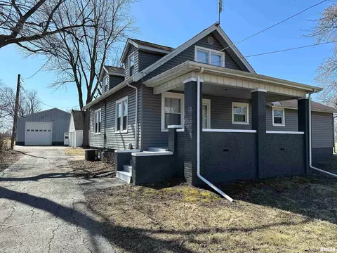 326 Lilac Ln, East Peoria, IL 61611