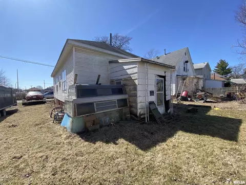 357 Liberty Pl, Canton, IL 61520 photo 2
