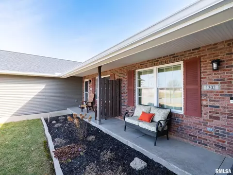 Exterior - 1302 Mitchell St, Washington, IL 61571 photo 2 of 15