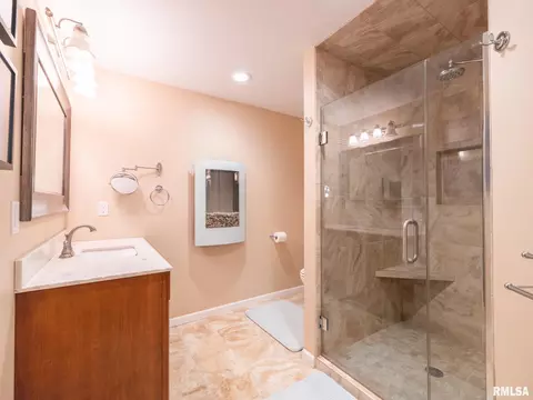 Bath - 1302 Mitchell St, Washington, IL 61571 photo 3 of 5