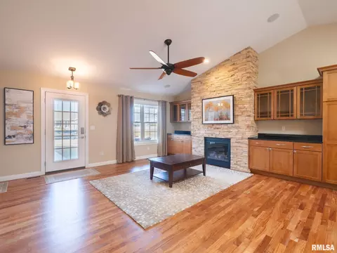 Living - 1302 Mitchell St, Washington, IL 61571 photo 3 of 7