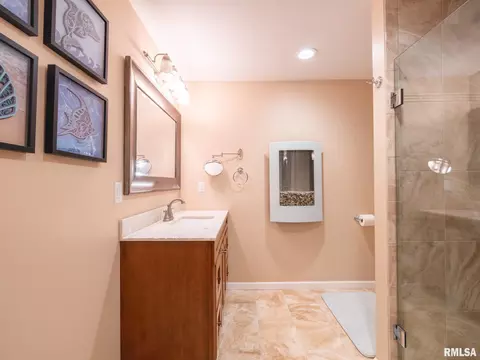 Bath - 1302 Mitchell St, Washington, IL 61571 photo 4 of 5
