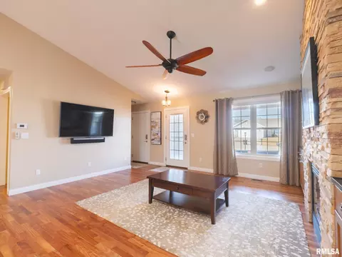 Living - 1302 Mitchell St, Washington, IL 61571 photo 4 of 7