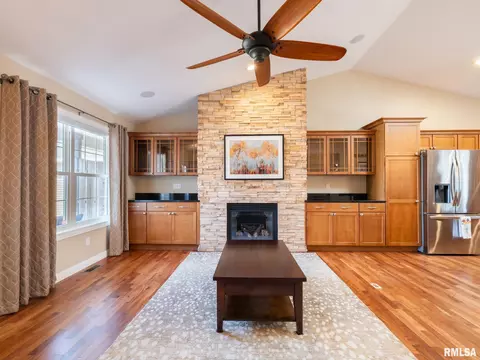 Living - 1302 Mitchell St, Washington, IL 61571 photo 2 of 7