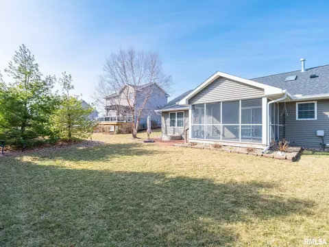 Exterior - 1302 Mitchell St, Washington, IL 61571 photo 6 of 15