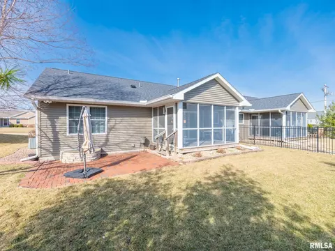 Exterior - 1302 Mitchell St, Washington, IL 61571 photo 4 of 15